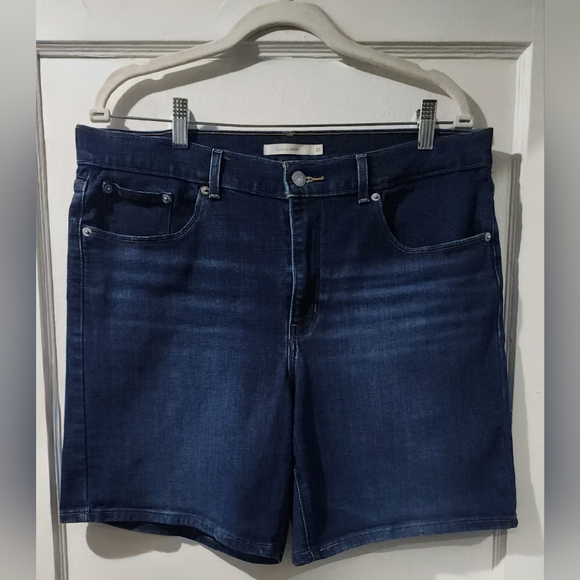 Levi's Pants - ✨️Levi’s Classic Short Dark Wash Denim Jean Shorts Size 31 ✨